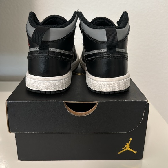 Little kids Jordan 1 Mid, size 11c, black/gym red/particle gray - Picture 3 of 4